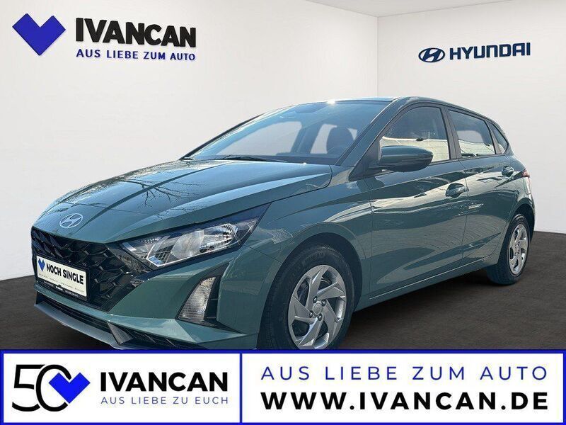 Mangrove green Gebraucht 2024 Hyundai i20 Select Kleinwagen | 19.790 € (Fairer Preis) - Bild 1/4