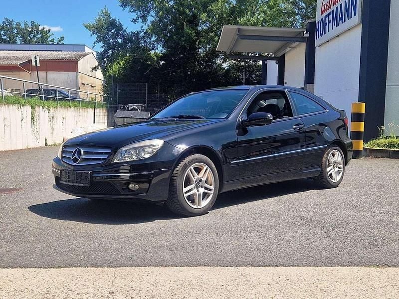 Obsidianschwarz metalliclack (metallic) Gebraucht 2010 Mercedes CLC180 Kleinwagen | 5.350 € (Guter Preis) - Bild 1/4