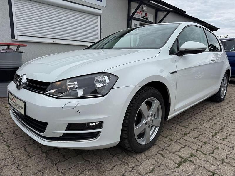 Weiß Gebraucht 2015 VW Golf VII LOUNGE Limousine | 7.499 € (Superpreis) - Bild 1/4