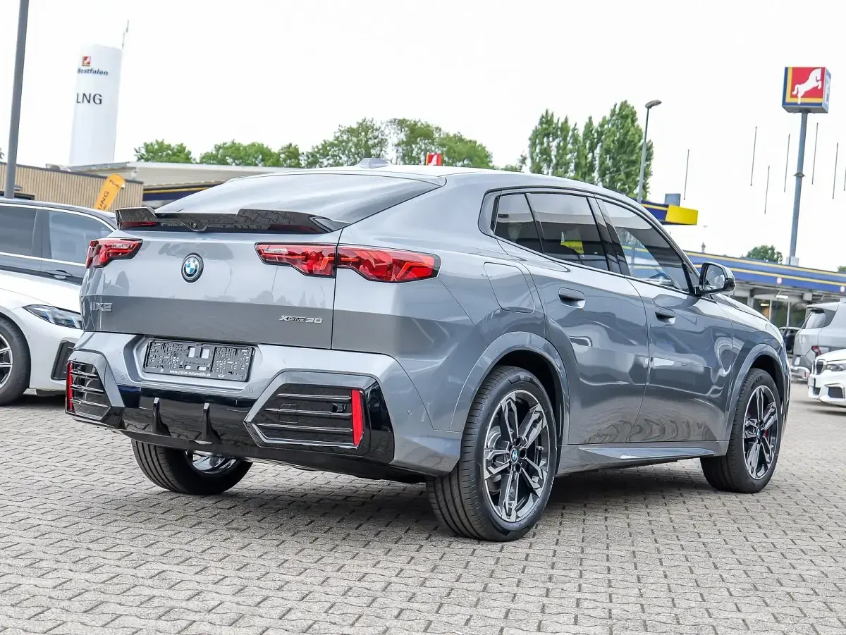 Neu BMW iX2 M Sport 230 kW (313 PS) 2026 Grau SUV