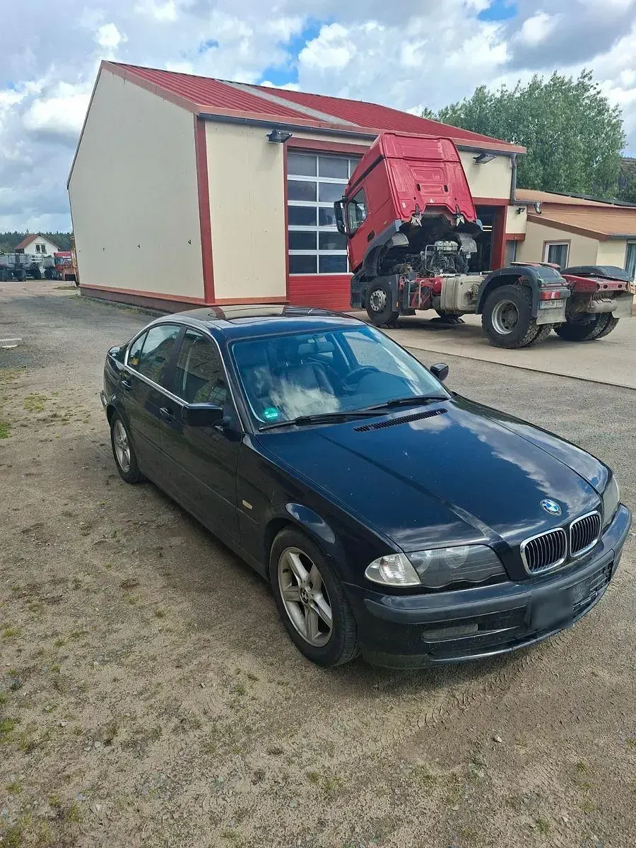 Gebraucht BMW 323 170 PS (125 kW) 1998 Schwarz Limousine