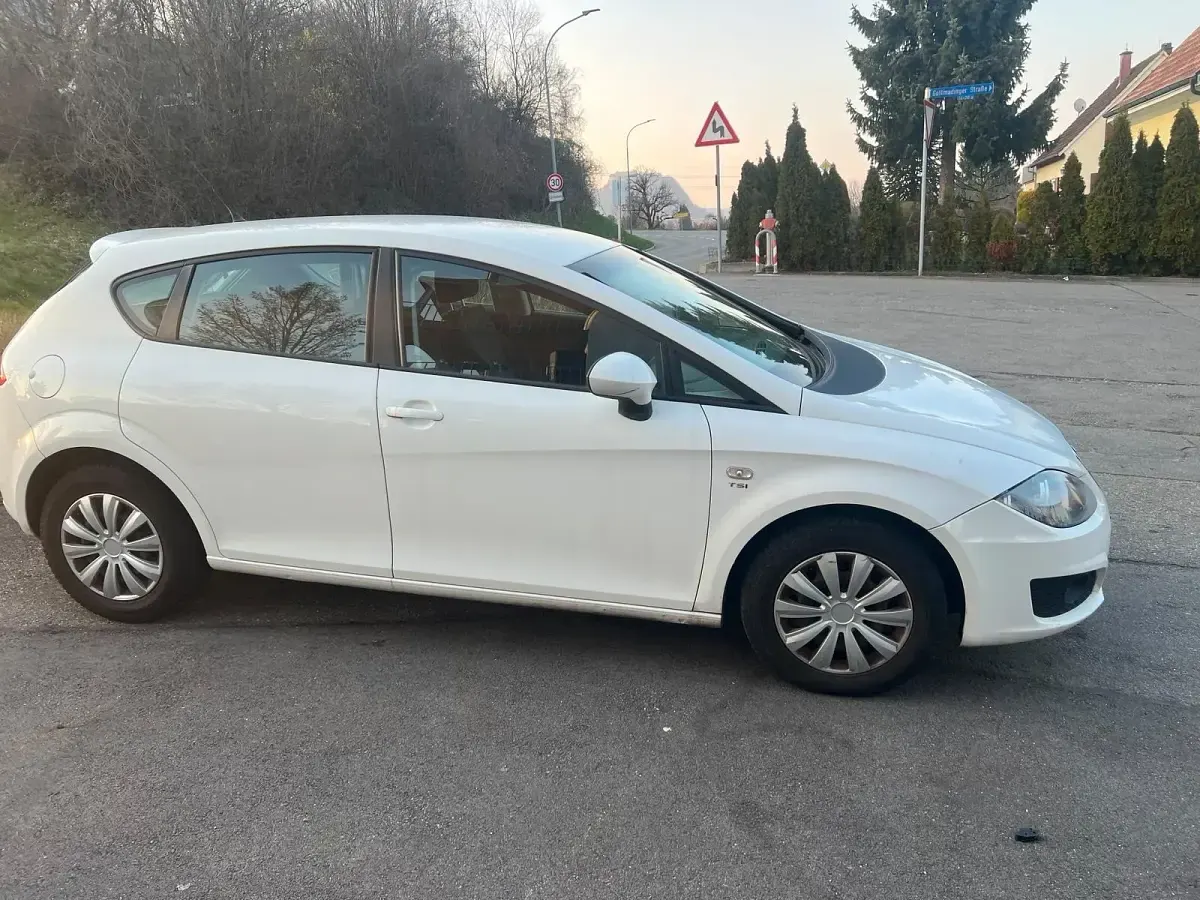 Usado Seat Leon 105 HP (77 kW) 2011 Branco Citadino