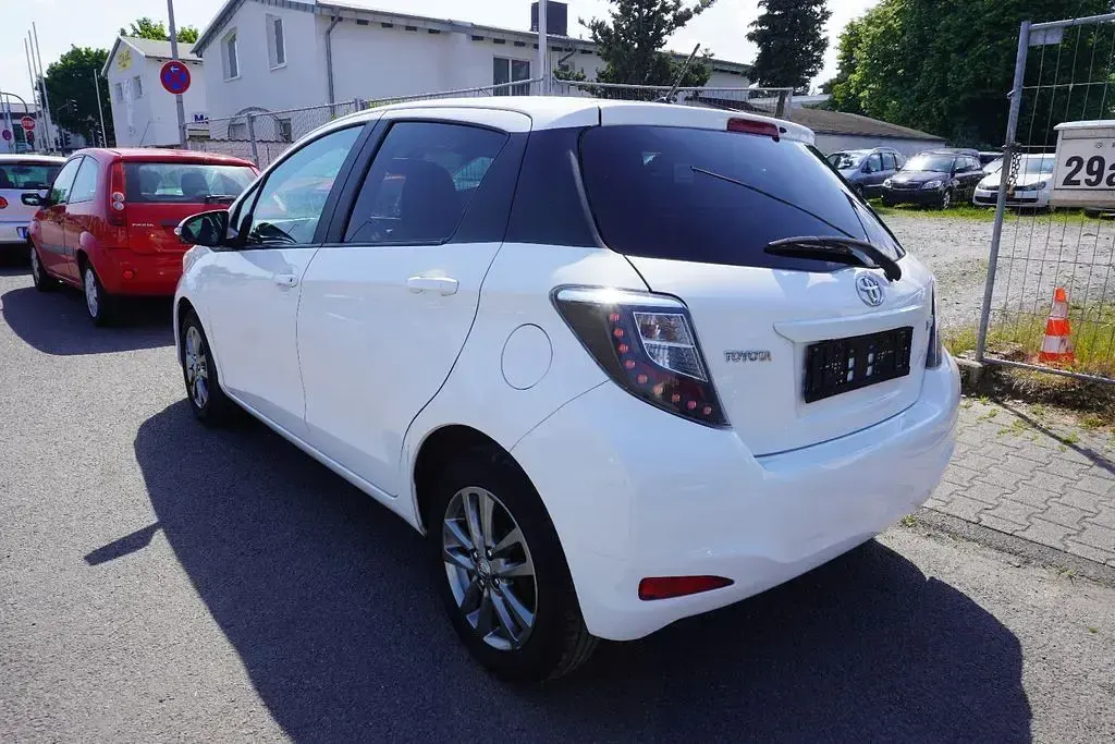 Gebraucht Toyota Yaris Edition 99 PS (72 kW) 2014 Weiß Kleinwagen