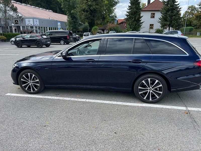 Gebraucht Mercedes E300 320 PS (235 kW) 2021 Blau Kombi