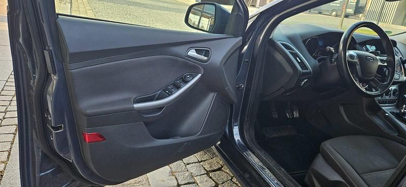Gebraucht Ford Focus 149 PS (109 kW) 2014 Grau Kombi