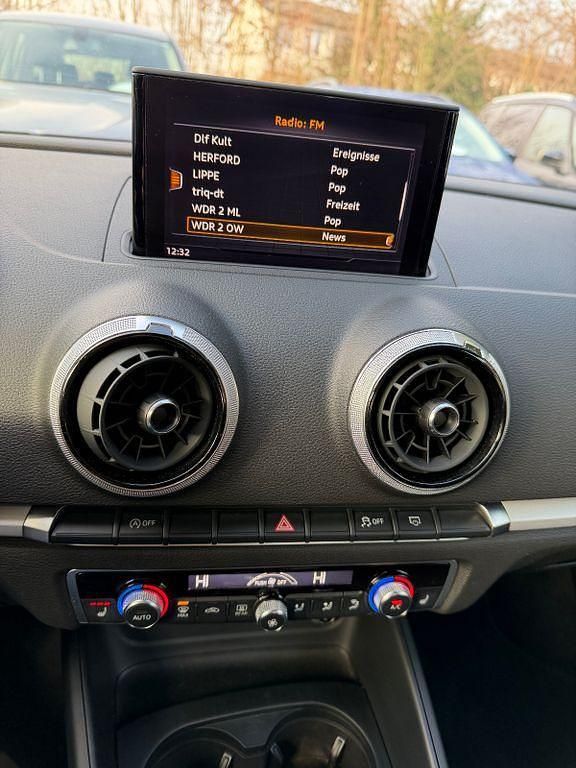 Gebraucht Audi A3 Sport 116 PS (85 kW) 2018 Grau Limousine