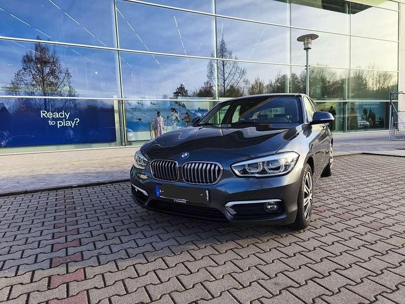Grau Gebraucht 2019 BMW 118 Advantage Kleinwagen | 14.500 € (Guter Preis) - Bild 1/4