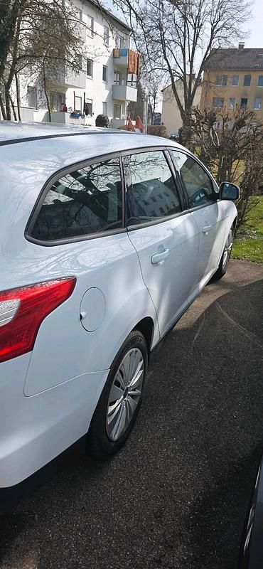 Gebraucht Ford Focus 116 PS (85 kW) 2014 Weiß Kombi