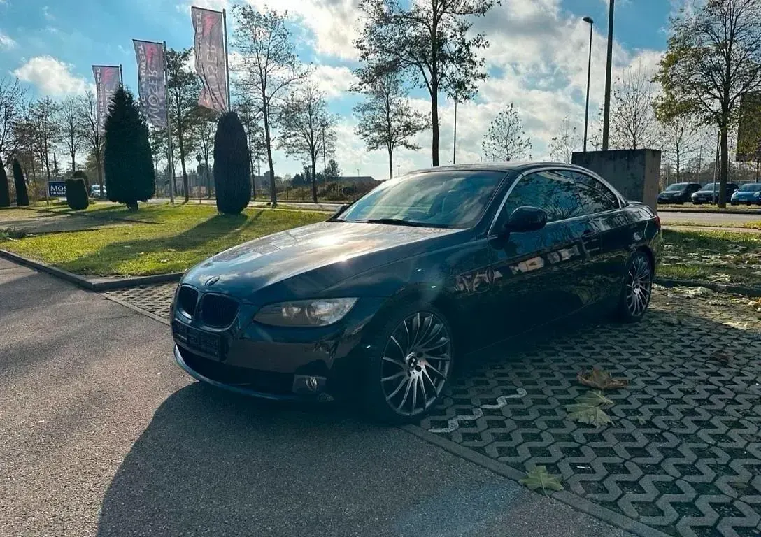 Gebraucht BMW 320 Cabriolet 170 PS (125 kW) 2010 Schwarz Cabrio