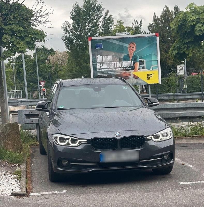 Andere farben Gebraucht 2017 BMW 320 Comfort Edition Kombi | 11.500 € (Guter Preis) - Bild 1/4