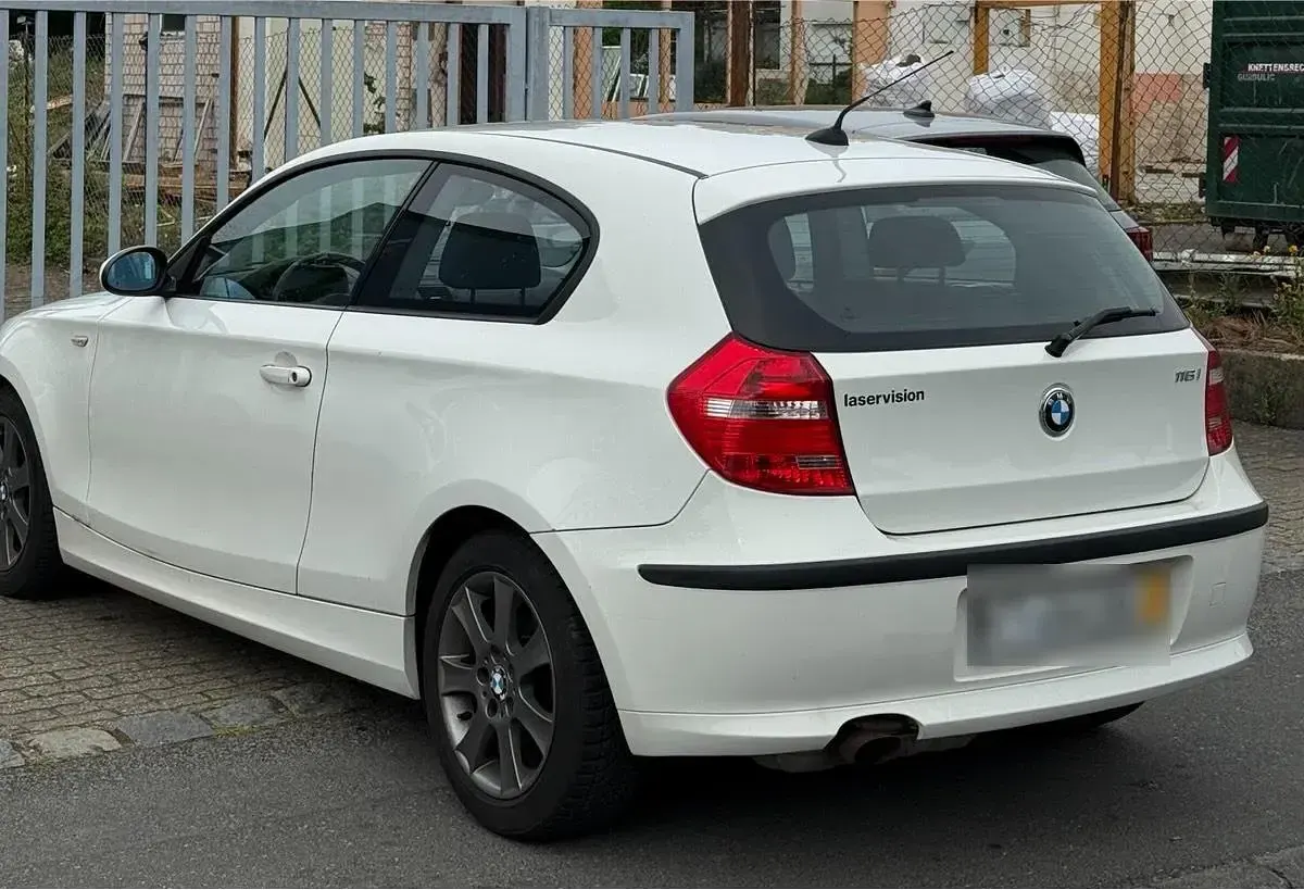 Używany BMW 116 122 KM (89 kW) 2008 Biały Hatchback