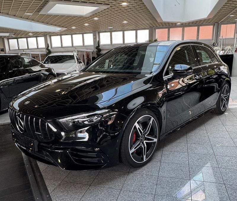 Schwarz Gebraucht 2023 Mercedes A45 AMG Premium Plus Limousine | 57.900 € (Fairer Preis) - Bild 1/4
