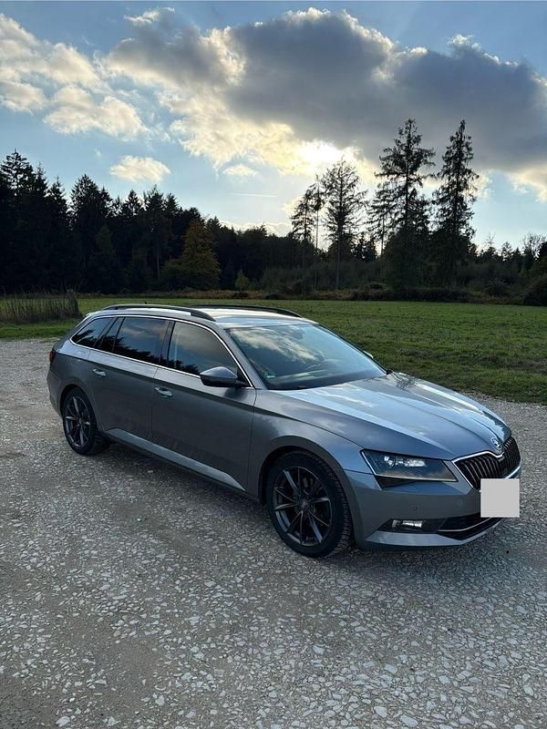 Gebraucht Skoda Superb 150 PS (110 kW) 2016 Silber Limousine