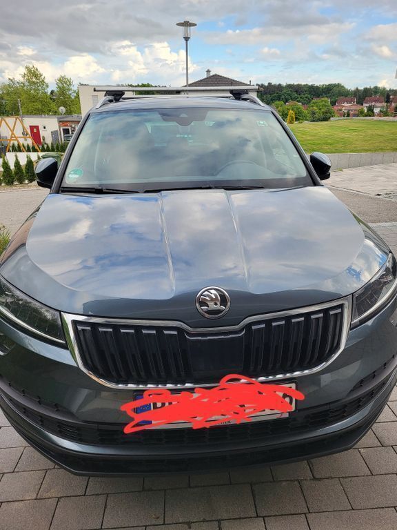 Schwarz Gebraucht 2021 Skoda Karoq Clever SUV | 22.800 € (Fairer Preis) - Bild 1/4
