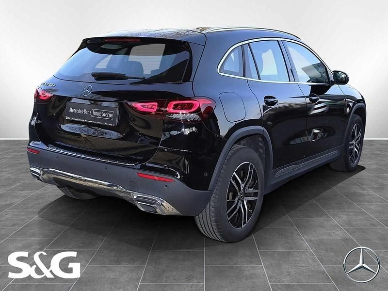 Gebraucht Mercedes GLA250 Progressive 160 PS (117 kW) 2022 Unilack nachtschwarz SUV
