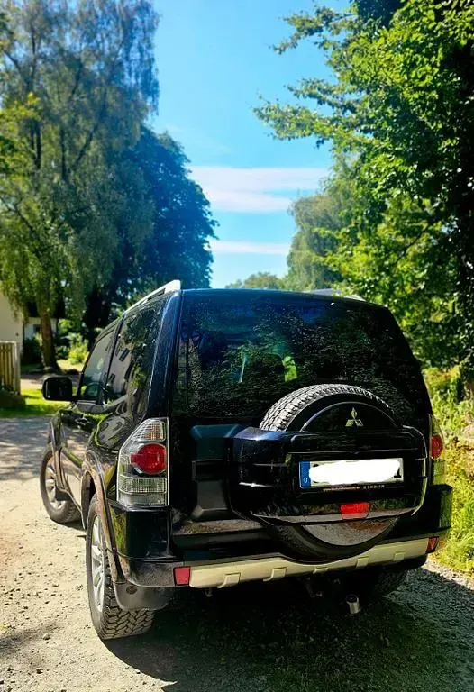 Gebraucht Mitsubishi Pajero Instyle 200 PS (147 kW) 2011 Schwarz SUV