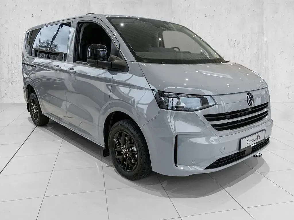 Neu VW Caravelle Life 150 PS (110 kW) 2026 Grau Van