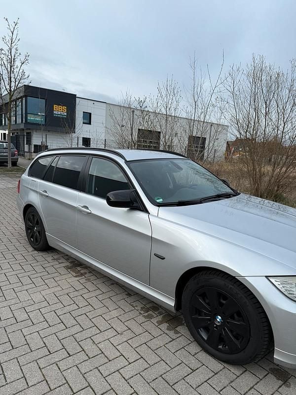 Gebraucht BMW 318 143 PS (105 kW) 2010 Silber Kombi