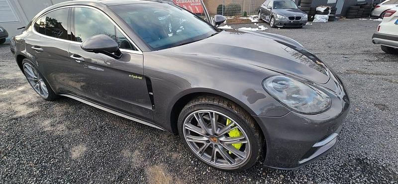 Grau Gebraucht 2018 Porsche Panamera 4 Limousine | 49.500 € (Fairer Preis) - Bild 1/4