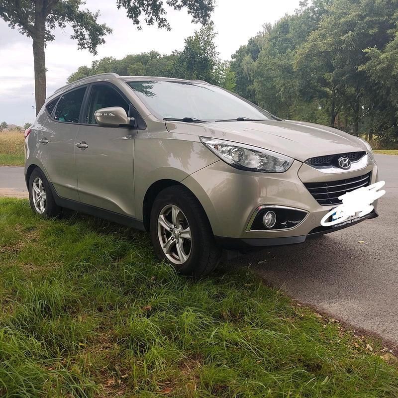 Grau Gebraucht 2011 Hyundai ix35 SUV | 7.800 € - Bild 1/3