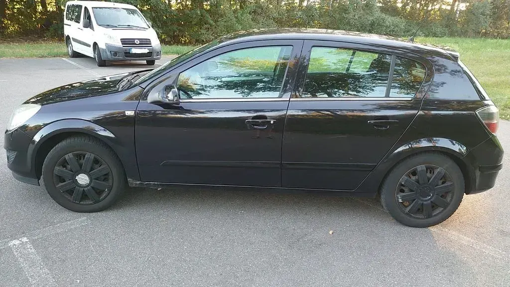Gebraucht Opel Astra 116 PS (85 kW) 2009 Schwarz Limousine
