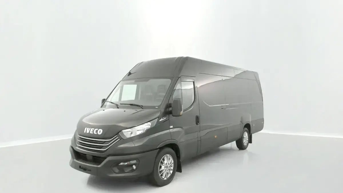 Second-hand Iveco Daily 156 CP (114 kW) 2022 Negru Van