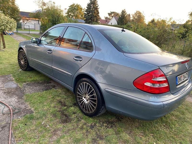 Gebraucht Mercedes E220 Elegance 150 PS (110 kW) 2006 Grau Limousine