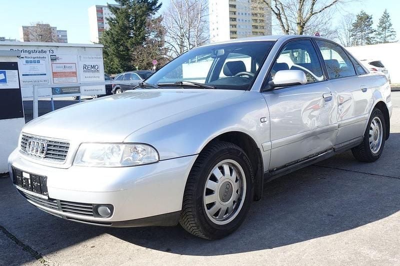 Gebraucht Audi A4 125 PS (91 kW) 2000 Silber Limousine