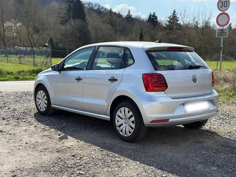 Gebraucht VW Polo Trendline 75 PS (55 kW) 2016 Silber Kleinwagen