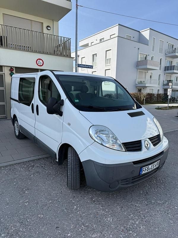 Gebraucht Renault Trafic 114 PS (83 kW) 2014 Weiß Van / Kleinbus