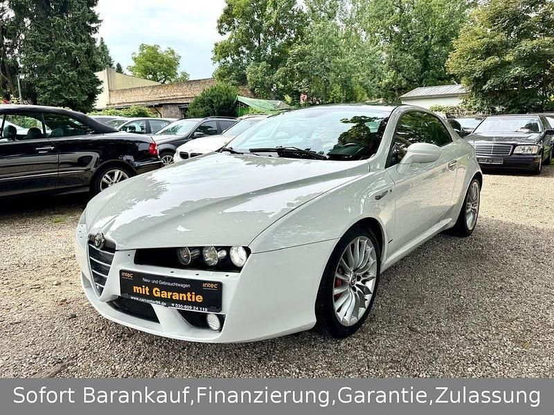 Weiss Gebraucht 2011 Alfa Romeo Brera Ti Coupé | 15.499 € - Bild 1/4