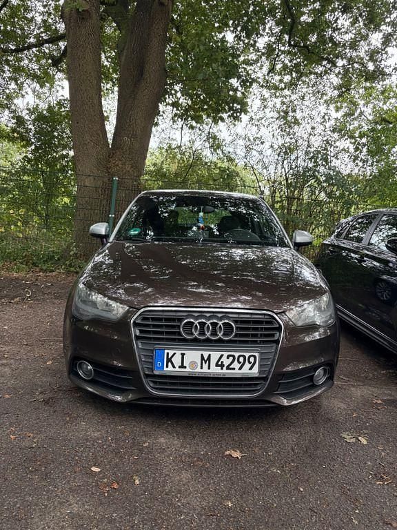 Braun Gebraucht 2011 Audi A1 Attraction Kleinwagen | 4.900 € (Fairer Preis) - Bild 1/4
