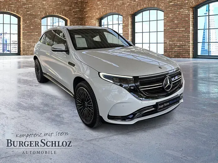 Gebraucht Mercedes EQC400 AMG line 300 kW (408 PS) 2022 Manufaktur opalithweiß bright SUV