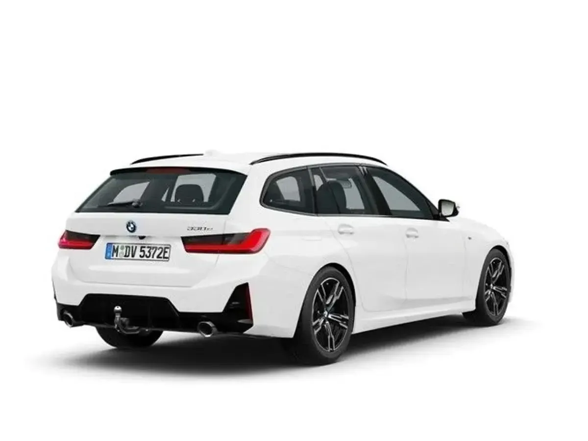 Gebraucht BMW 330e M Sport 292 PS (214 kW) 2025 Weiß Kombi