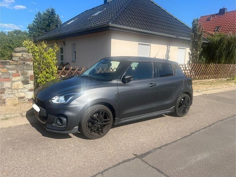 Grau Gebraucht 2018 Suzuki Swift Sport Limousine | 13.500 € (Fairer Preis) - Bild 1/4