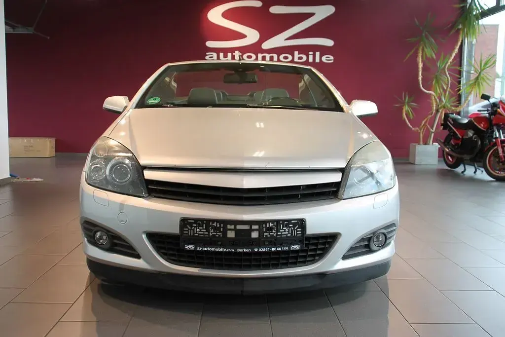 Gebraucht Opel Astra Cabriolet Cosmo 200 PS (147 kW) 2006 Starsilber/silver iii Cabrio