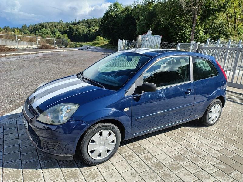 Blau Gebraucht 2007 Ford Fiesta Kleinwagen | 2.500 € (Teuer) - Bild 1/4
