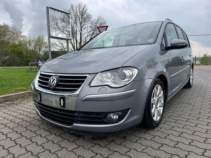 Grau Gebraucht 2010 VW Touran Highline Van / Kleinbus | 3.499 € (Superpreis) - Bild 1/4
