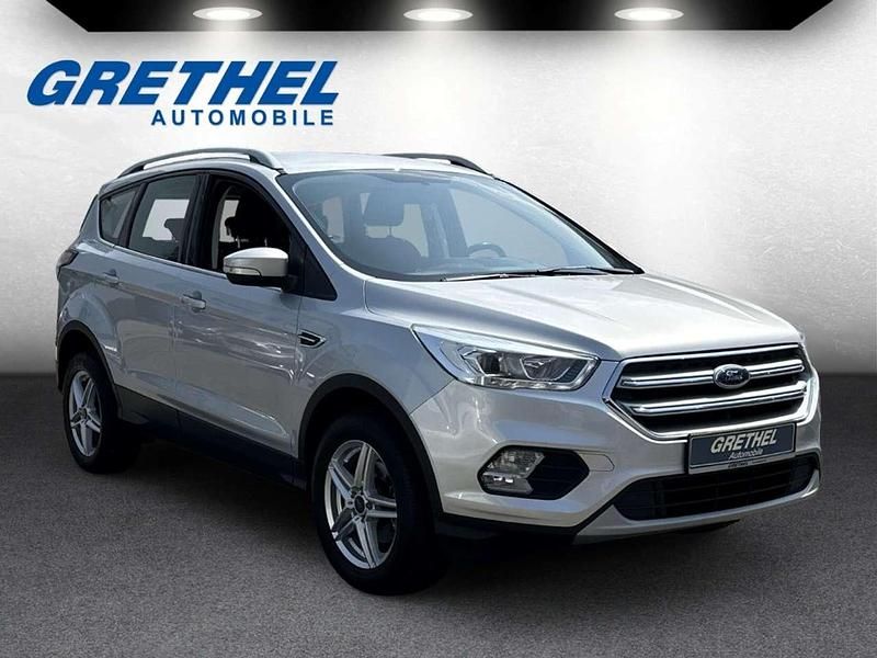 Silber Gebraucht 2017 Ford Kuga Cool & Connect SUV | 13.590 € (Fairer Preis) - Bild 1/4