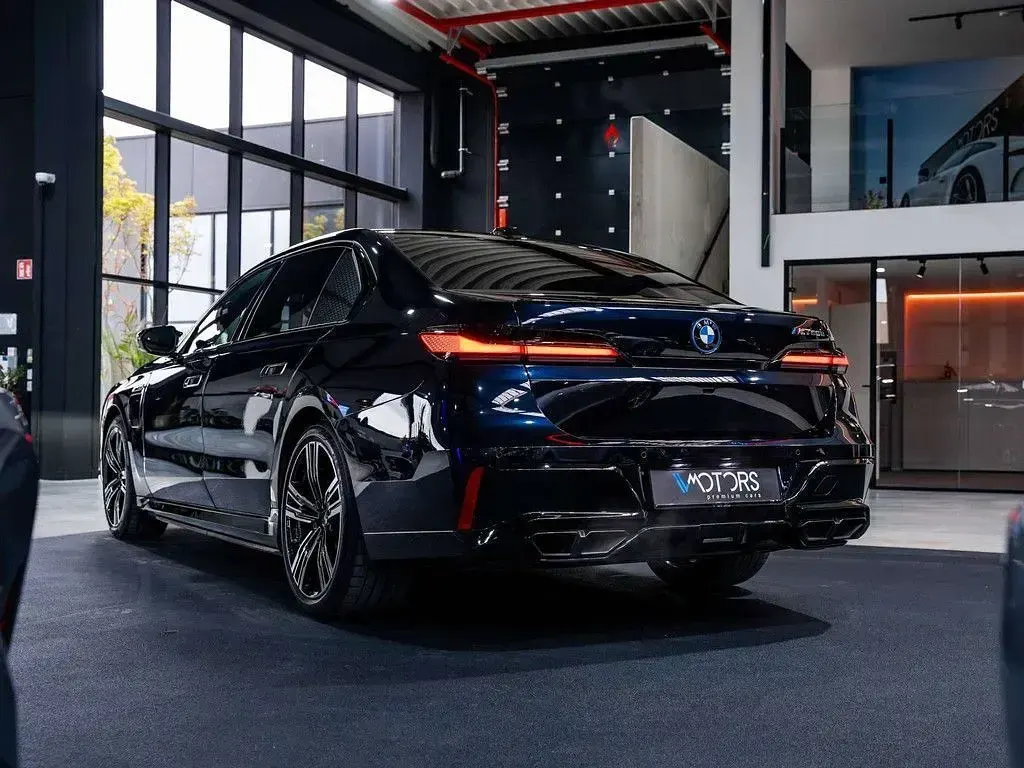 Gebraucht BMW M760e Executive 571 PS (419 kW) 2023 Schwarz Limousine