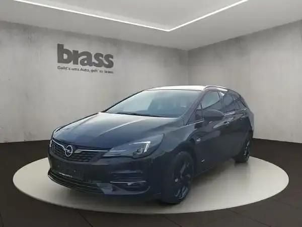 Onyx schwarz (metallic) Gebraucht 2022 Opel Astra Design & Tech Kombi | 15.950 € (Guter Preis) - Bild 1/4