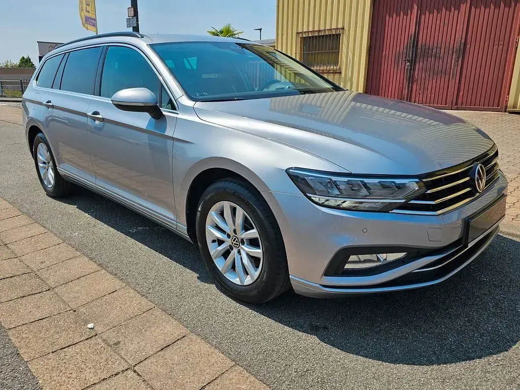 Gebraucht VW Passat Business 150 PS (110 kW) 2022 Silber Kombi