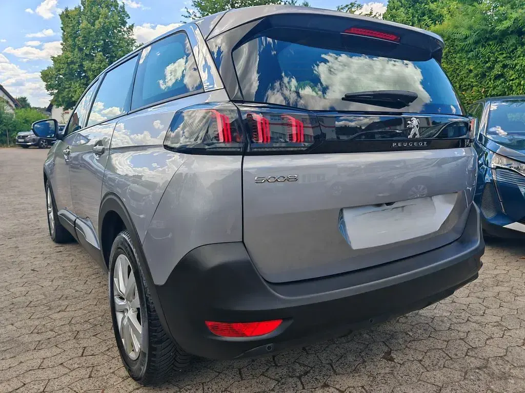Gebraucht Peugeot 5008 131 PS (96 kW) 2022 Grau SUV