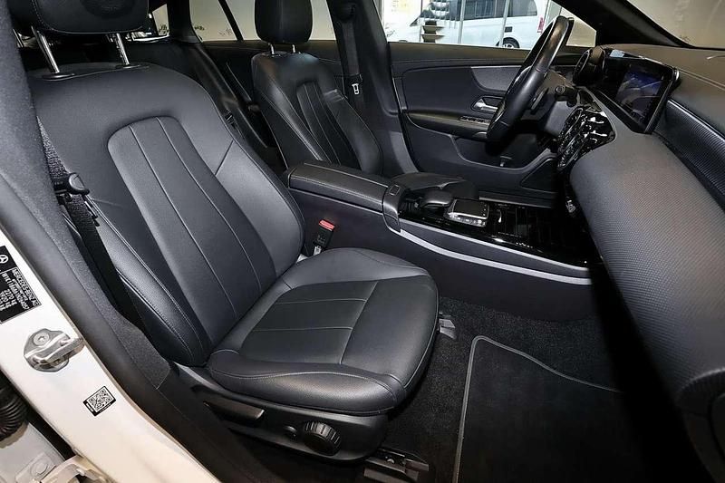 Gebraucht Mercedes CLA250e Progressive 160 PS (117 kW) 2021 Unilack polarweiß Limousine