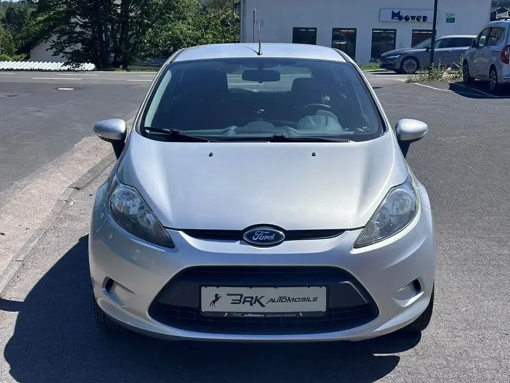 Gebraucht Ford Fiesta Trend 60 PS (44 kW) 2011 Silber Limousine