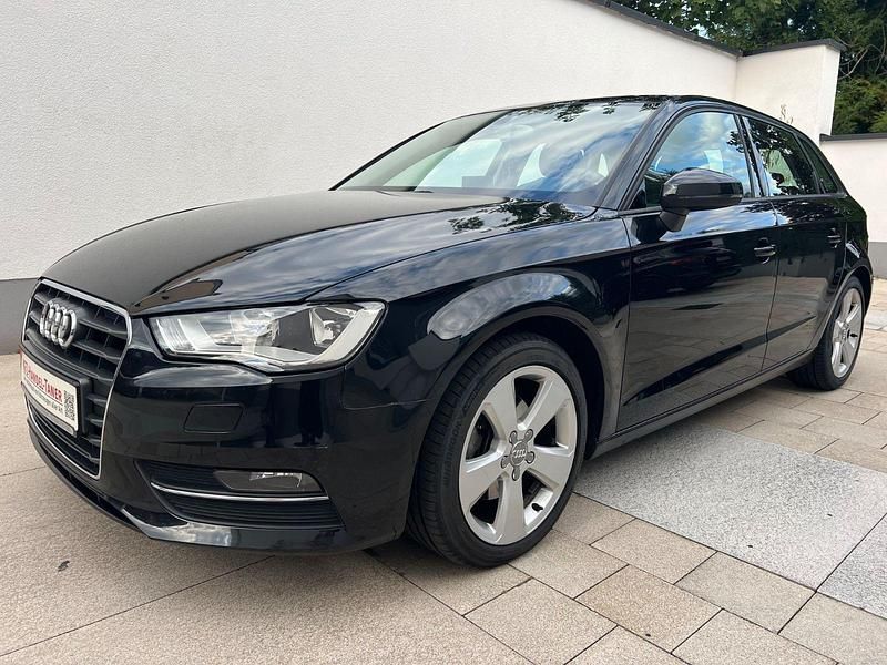 Schwarz Gebraucht 2013 Audi A3 Sportback Ambition Kombi | 10.490 € (Guter Preis) - Bild 1/4