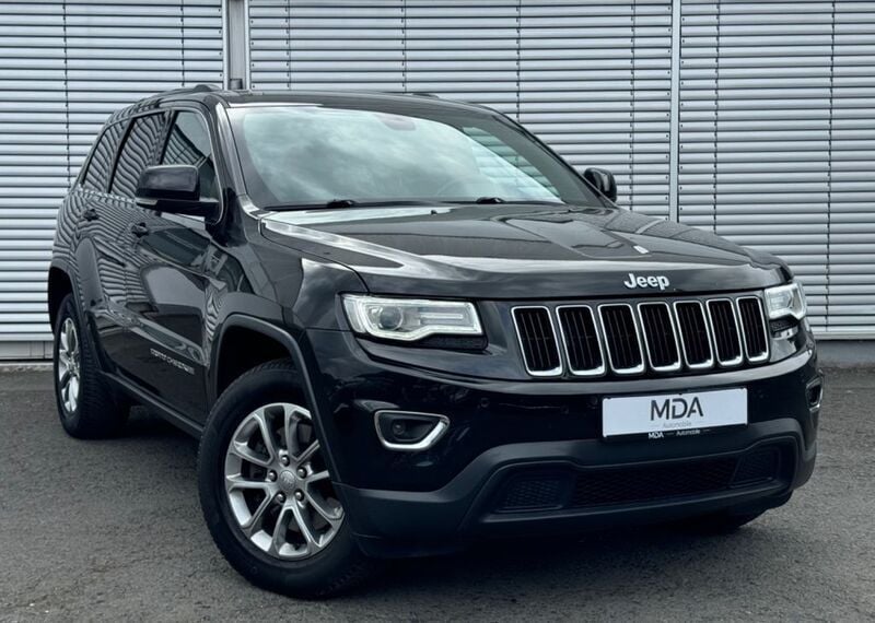 Brilliant black crystal pearl Gebraucht 2016 Jeep Grand Cherokee Laredo SUV | 17.850 € (Superpreis) - Bild 1/4