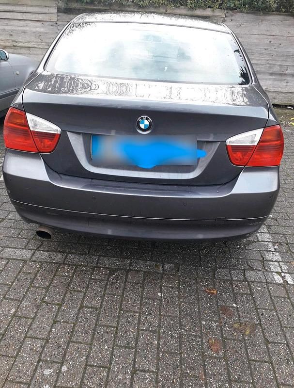 Gebraucht BMW 318 129 PS (94 kW) 2007 Grau Limousine