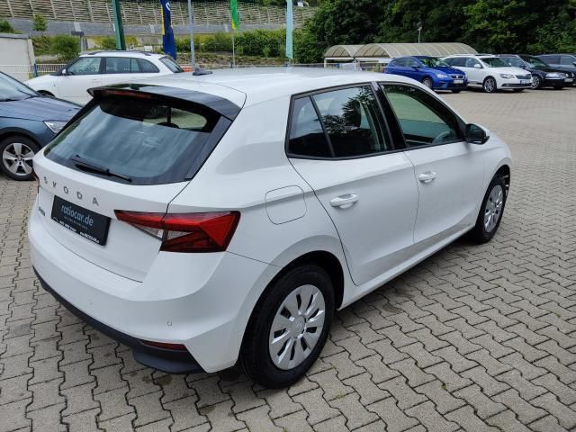 Brillant/reflex silber metallic Gebraucht 2023 Skoda Fabia Ambition Kleinwagen | 20.691 € (Fairer Preis) - Bild 1/4