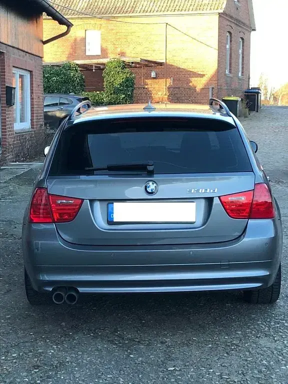 Gebraucht BMW 330 Sport Line 245 PS (180 kW) 2011 Grau Kombi